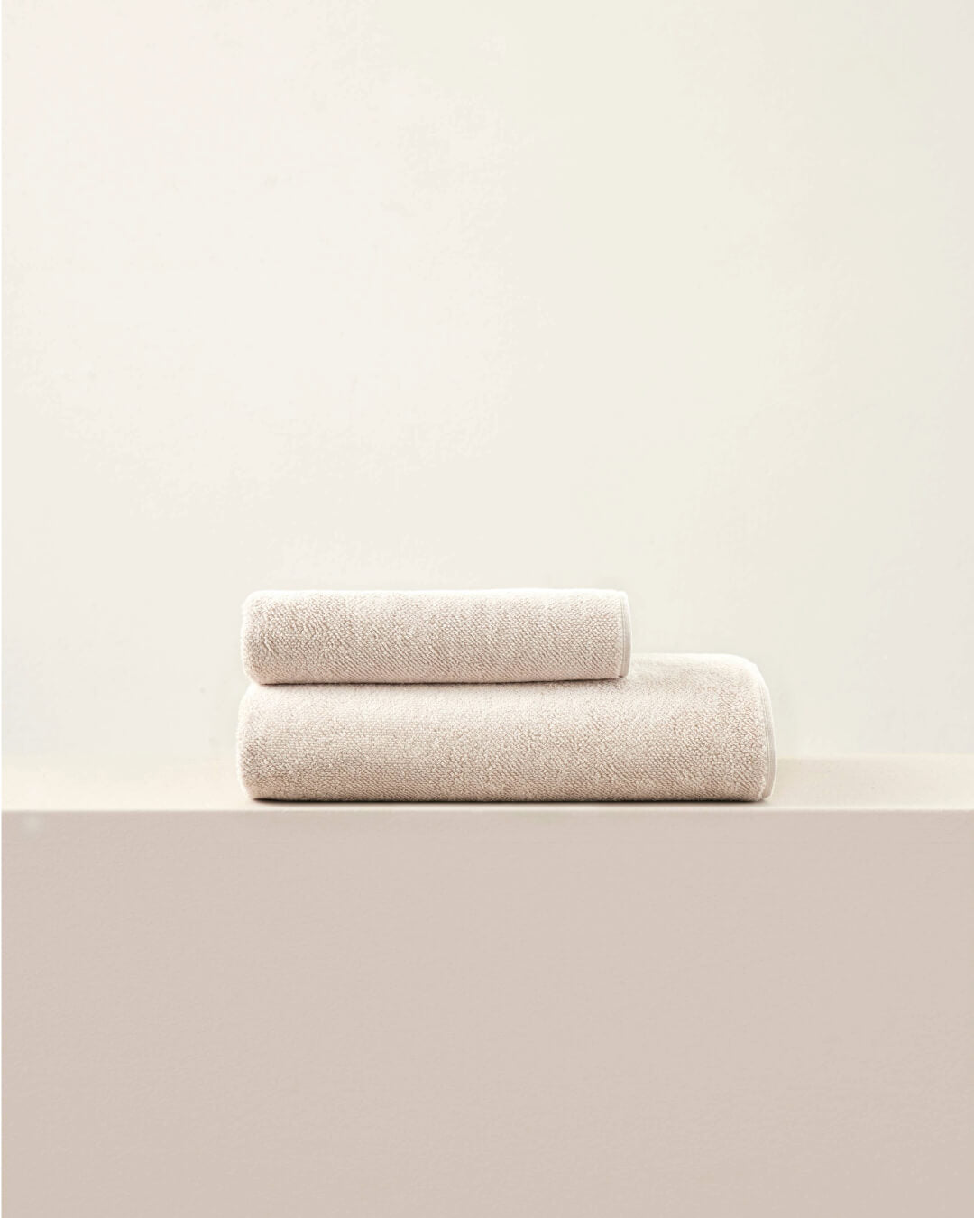 Stapel aus zwei Handtüchern in Nature